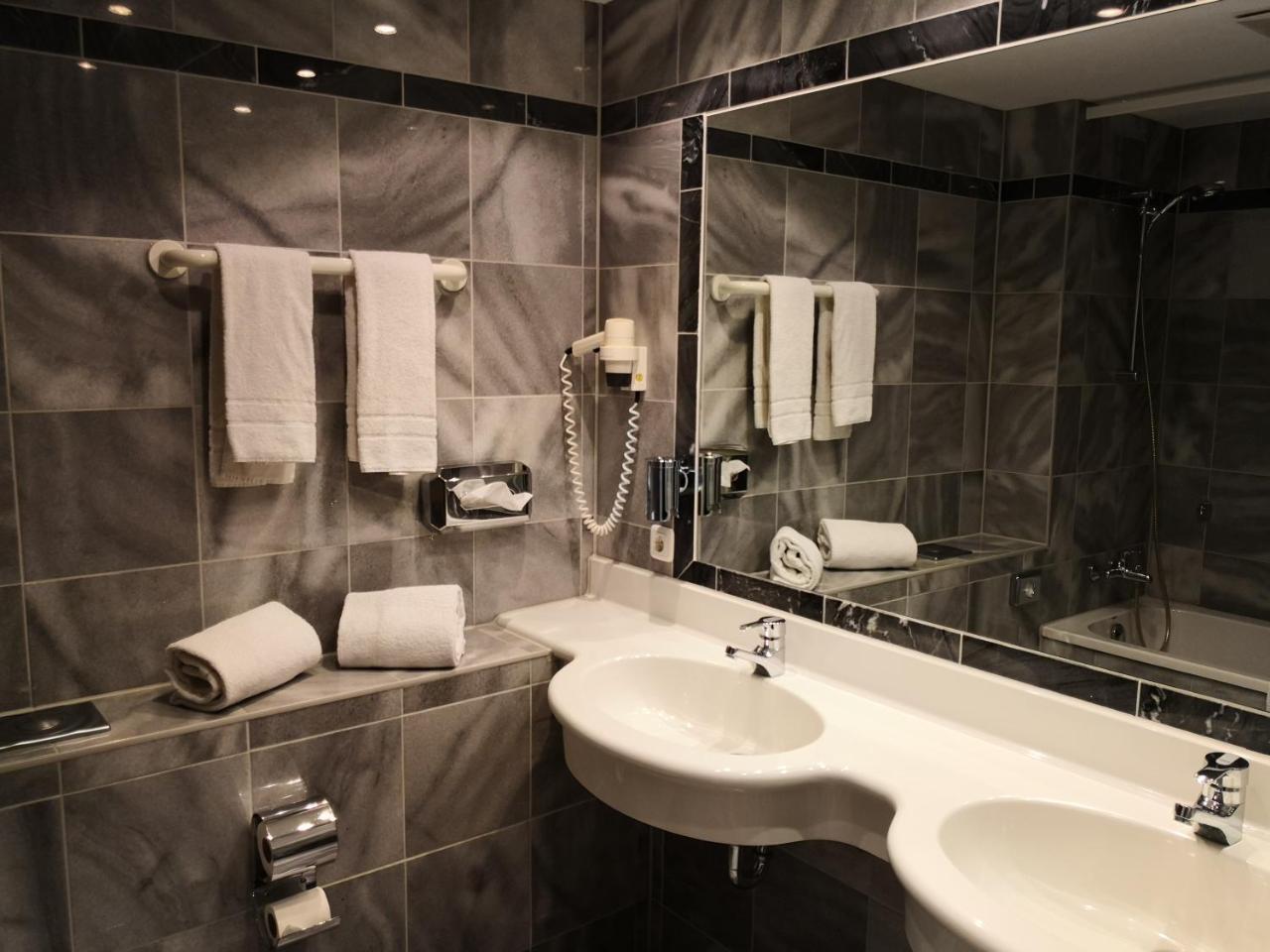 Seehotel Luisenhof Falkenhagen  Esterno foto